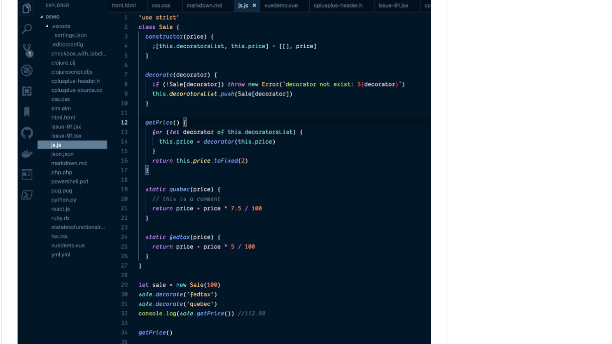 VSCodeのエディタ画面。深い紺色の背景に、黄色やピンクなど彩度の高い文字色でコードが表示されている